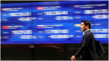 Yen firms as Asian stocks slip on rate-hike signals