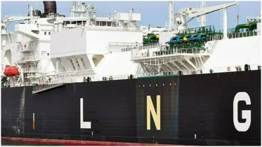 First fully loaded LNG tanker exits Gulf since strait crisis