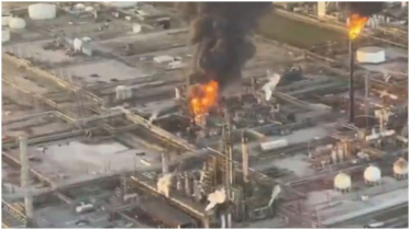 Explosion at US oil refinery sparks fire and shelter warning