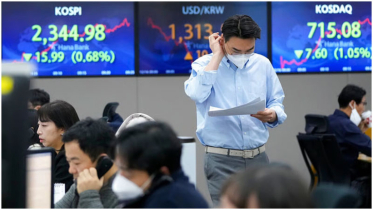 Asian stocks fall as Trump revives tariff tensions with China