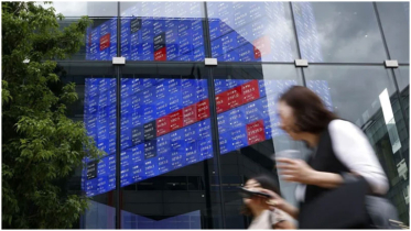 Asian stocks edge higher as investors await key US economic data