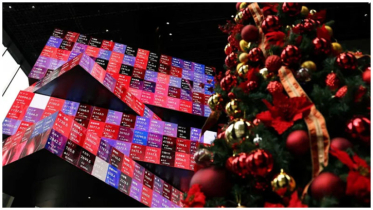 Asian stocks mostly higher as strong US growth lifts sentiment