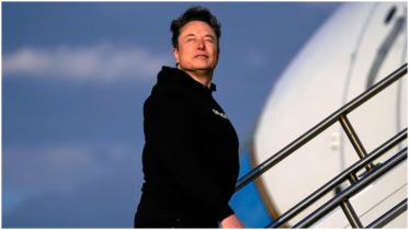 Musk becomes world’s first $700bn person