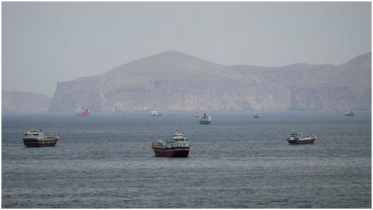 Iran tightens Hormuz control as US pauses attacks Iran tightens Hormuz control as US pauses attacks