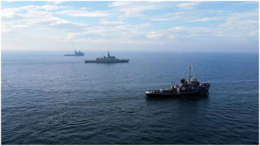 Iran warns US against sending ships into Persian Gulf