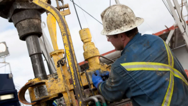 Oil prices rise as Saudi Arabia pledges production cuts