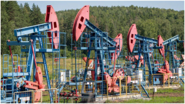 Oil slides over 2% on oversupply fears, Ukraine peace hopes