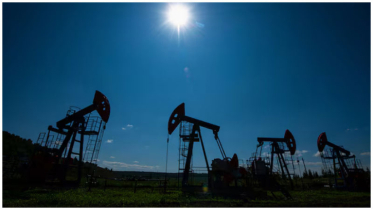 Oil prices dip as traders assess supply risks