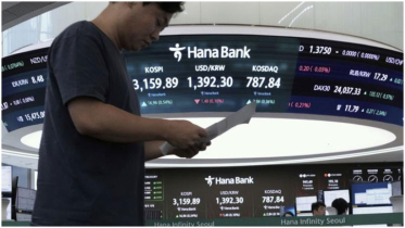 Asian stocks down as gold hits fresh high