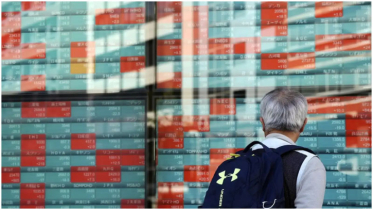 Asian stocks fluctuate as traders weigh tariffs, US jobs