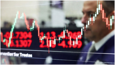 Oil extends losses as Trump announces Venezuela oil shipments, stocks wobble