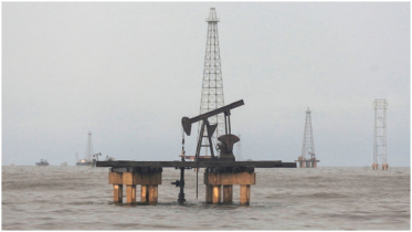 Venezuela may shut oil wells as storage fills amid US blockade