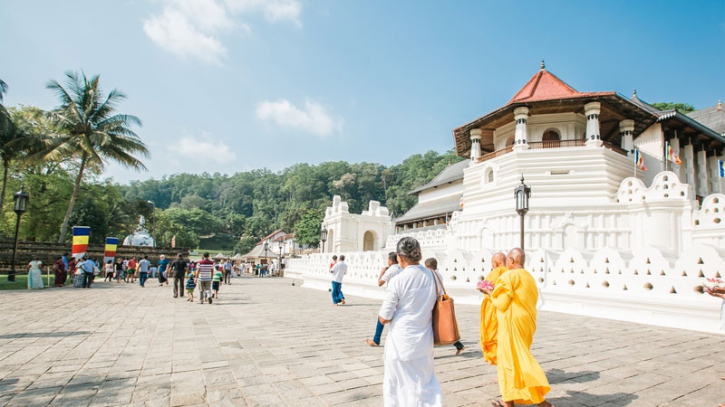 Crisis-hit Lankan economy rebounds as tourists return Crisis-hit Lankan economy rebounds as tourists return