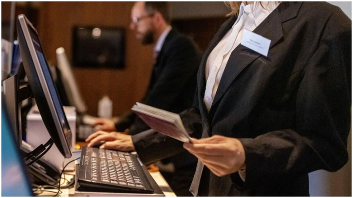 US private sector loses 32,000 jobs in November