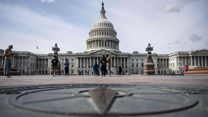 US senators avert partial shutdown