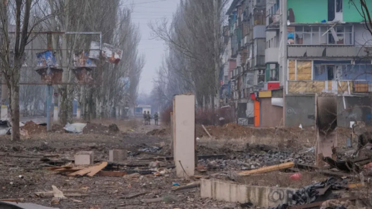 Despite constant Russian attacks, Ukraine clings on in Bakhmut