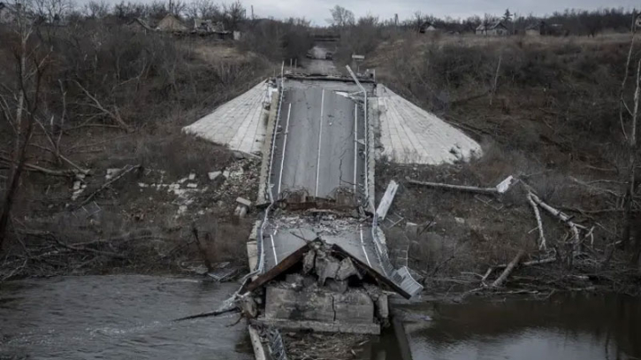 Ukrainians flee ‘hell on earth' as Russian forces move to take Bakhmut