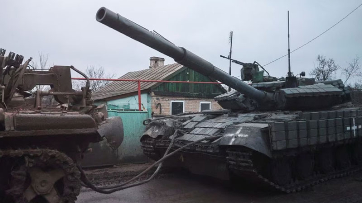 Russian forces make progress in frontline city of Bakhmut