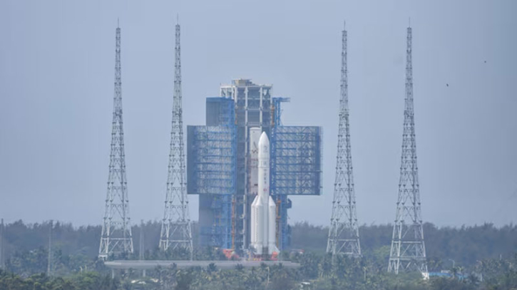 China lands on moon's far side in historic sample-retrieval mission China lands on moon's far side in historic sample-retrieval mission