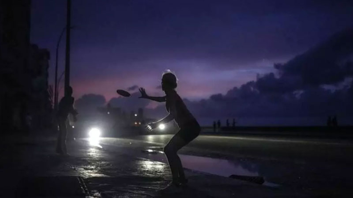 Millions of Cubans still without power as major outage persist Millions of Cubans still without power as major outage persist