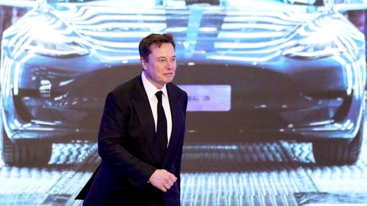 Elon Musk sells $3.6bn of Tesla shares