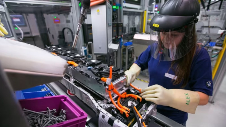 Eurozone rate cut questioned as German wages soar Eurozone rate cut questioned as German wages soar