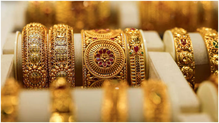 Gold hits record high on US rate cut bets; silver follows suit Gold hits record high on US rate cut bets; silver follows suit