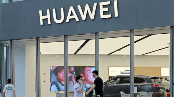 US imposes $300m penalty over exports to China’s Huawei