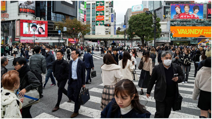 Japan's economy suffers 1st quarterly contraction in a year Japan's economy suffers 1st quarterly contraction in a year