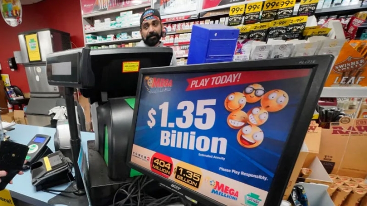 Lottery ticket holder of $2 wins $1.35bn in Jackpot Lottery ticket holder of $2 wins $1.35bn in Jackpot