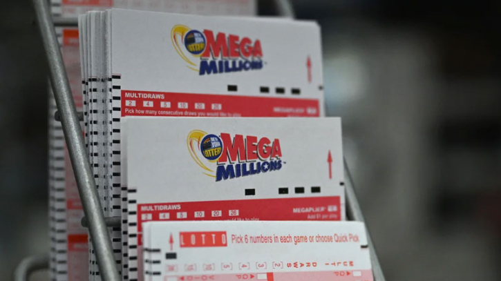 Winner of New Jersey's $1.13bn jackpot finally claims prize Winner of New Jersey's $1.13bn jackpot finally claims prize
