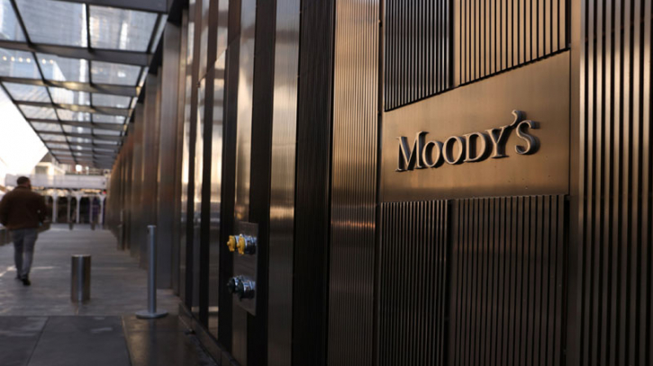 Moody's downgrades US debt rating outlook to negative Moody's downgrades US debt rating outlook to negative