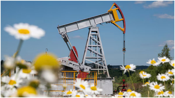 Oil falls on oversupply concerns and renewed US-China trade tensions Oil falls on oversupply concerns and renewed US-China trade tensions