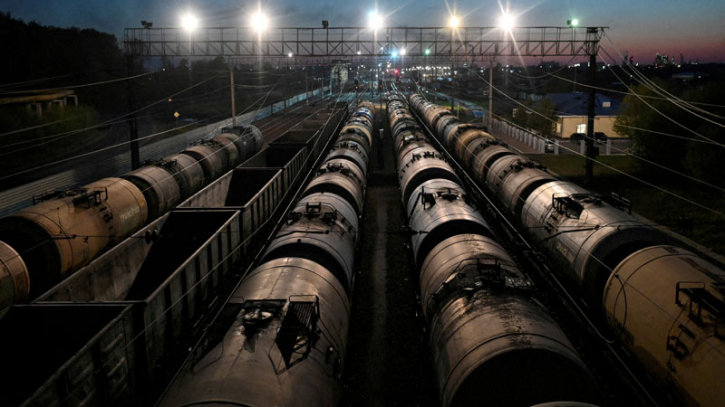 Russia to continue oil export cuts by 300,000 bpd until yearend