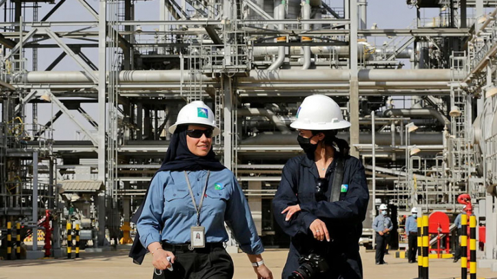 Saudi Aramco profits down 23% on lower oil prices, cuts