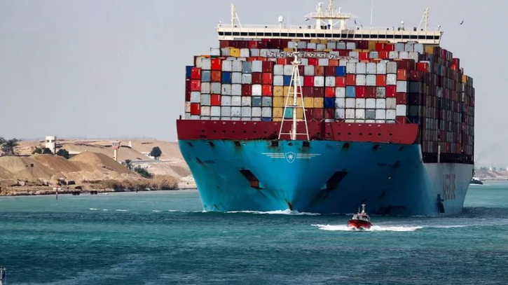Ship grounded in Suez Canal now refloated