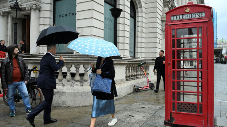 British economy stagnates in July in growth challenge for new govt British economy stagnates in July in growth challenge for new govt