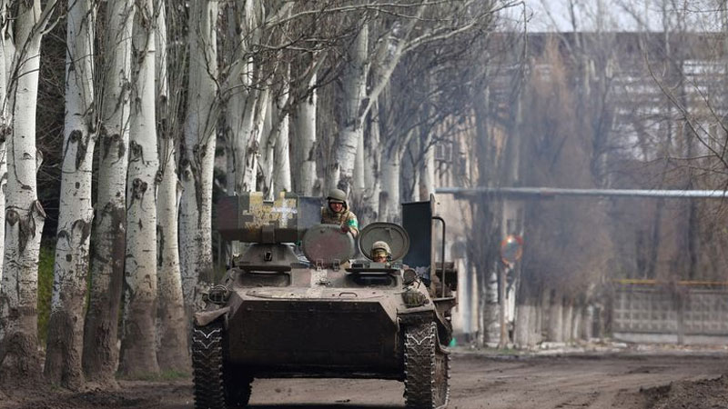 Russian forces step up strikes on two key Ukrainian cities