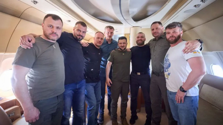 Zelenskyy brings home Azovstal commanders from Turkey