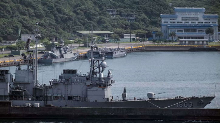 US warship sails through Taiwan Strait following China war games