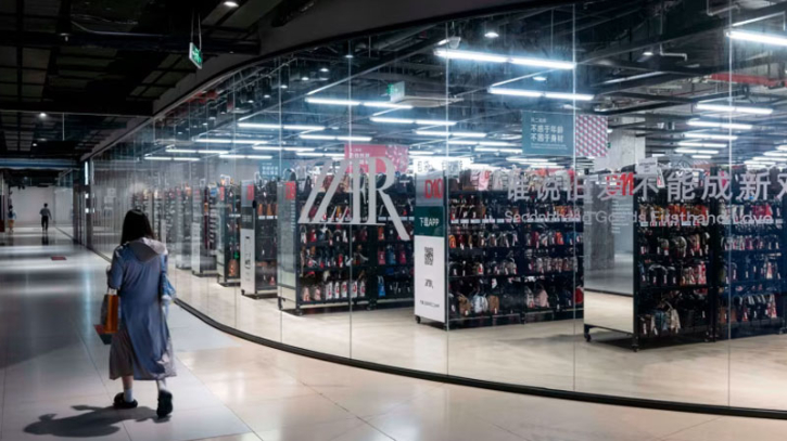 Cash-strapped Chinese shoppers drawn to second-hand luxury items Cash-strapped Chinese shoppers drawn to second-hand luxury items